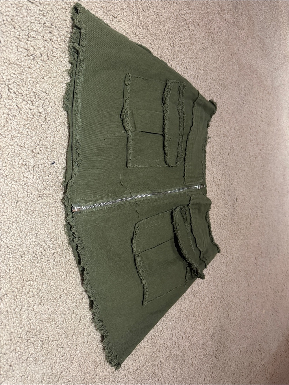 SHEIN Olive Green Casual Mini Skirt with Frayed Hem